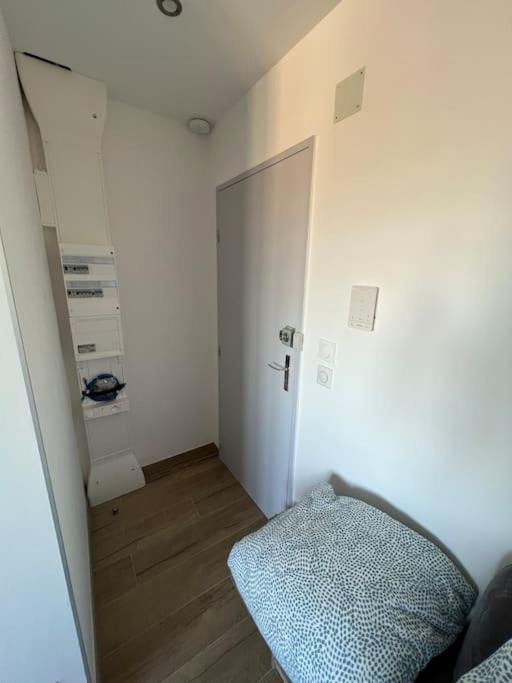 Apartament Super Studio En Face De La Gare De Miluza Zewnętrze zdjęcie