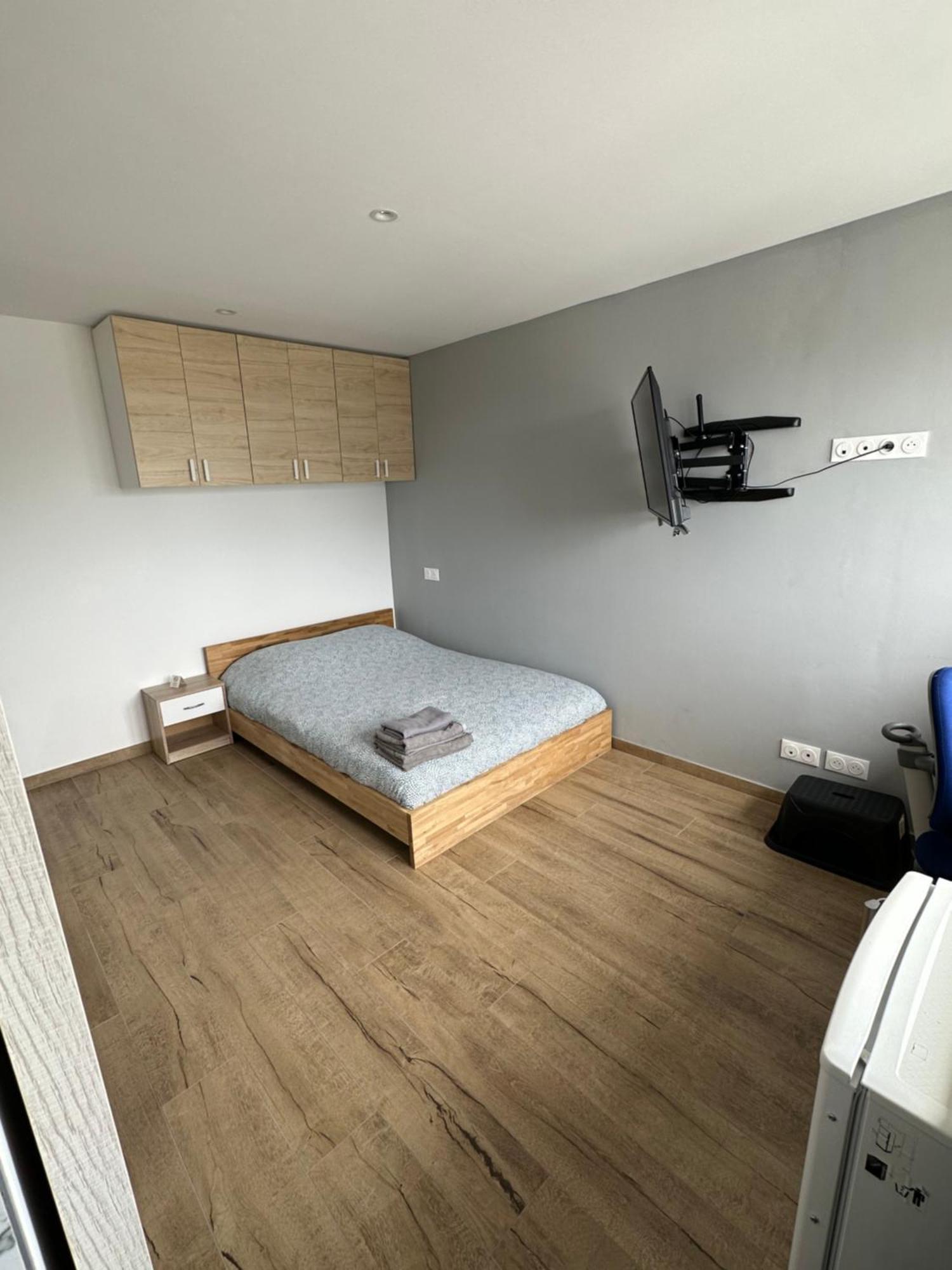 Apartament Super Studio En Face De La Gare De Miluza Zewnętrze zdjęcie